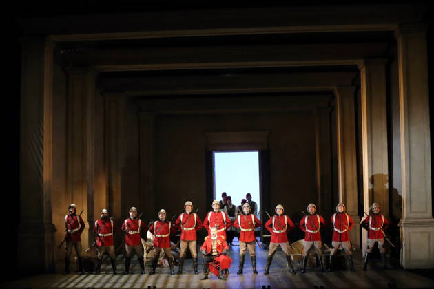Christophe Dumaux (vorn als Giulio Cesare) und Ensemble während der Fotoprobe für Giulio Cesare in Egitto in der Deutschen Oper in Berlin, 22. April 2026. Dramma per musica in drei Akten von Georg Friedrich Händel. Musikalische Leitung Alessandro Quarta. Inszenierung David McVicar. Bühne Robert Jones. Kostüme Brigitte Reiffenstuel. Premiere ist am 25. April 2026. Deutsche Oper Berlin Giulio Cesare in Egitto