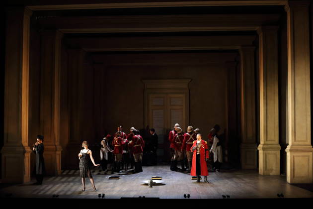 Elena Tsallagova (als Cleopatra) und Christophe Dumaux (als Giulio Cesare) sowie Ensemble während der Fotoprobe für Giulio Cesare in Egitto in der Deutschen Oper in Berlin, 22. April 2026. Dramma per musica in drei Akten von Georg Friedrich Händel. Musikalische Leitung Alessandro Quarta. Inszenierung David McVicar. Bühne Robert Jones. Kostüme Brigitte Reiffenstuel. Premiere ist am 25. April 2026. Deutsche Oper Berlin Giulio Cesare in Egitto