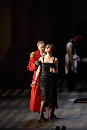 Christophe Dumaux (als Giulio Cesare) und Elena Tsallagova (als Cleopatra) während der Fotoprobe für Giulio Cesare in Egitto in der Deutschen Oper in Berlin, 22. April 2026. Dramma per musica in drei Akten von Georg Friedrich Händel. Musikalische Leitung Alessandro Quarta. Inszenierung David McVicar. Bühne Robert Jones. Kostüme Brigitte Reiffenstuel. Premiere ist am 25. April 2026. Deutsche Oper Berlin Giulio Cesare in Egitto