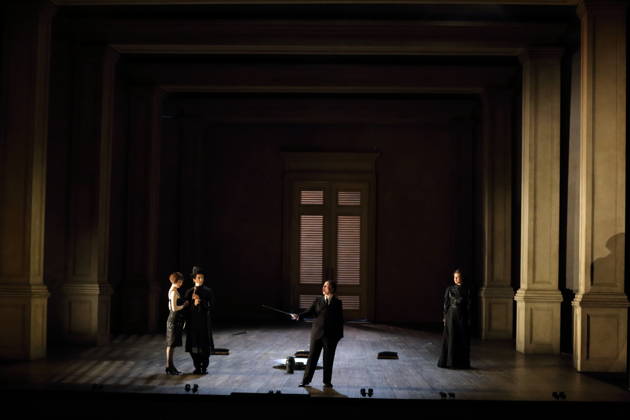 Elena Tsallagova (als Cleopatra), Edu Rojas (als Nireno), Martina Baroni (als Sesto) und Stephanie Wake-Edwards (als Cornelia), v.l., während der Fotoprobe für Giulio Cesare in Egitto in der Deutschen Oper in Berlin, 22. April 2026. Dramma per musica in drei Akten von Georg Friedrich Händel. Musikalische Leitung Alessandro Quarta. Inszenierung David McVicar. Bühne Robert Jones. Kostüme Brigitte Reiffenstuel. Premiere ist am 25. April 2026. Deutsche Oper Berlin Giulio Cesare in Egitto
