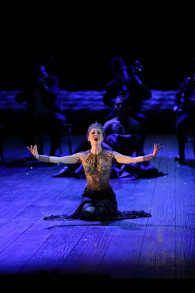 Elena Tsallagova (als Cleopatra) während der Fotoprobe für Giulio Cesare in Egitto in der Deutschen Oper in Berlin, 22. April 2026. Dramma per musica in drei Akten von Georg Friedrich Händel. Musikalische Leitung Alessandro Quarta. Inszenierung David McVicar. Bühne Robert Jones. Kostüme Brigitte Reiffenstuel. Premiere ist am 25. April 2026. Deutsche Oper Berlin Giulio Cesare in Egitto