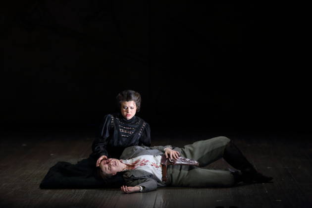 Stephanie Wake-Edwards (als Cornelia) und Martina Baroni (als Sesto), v.l., während der Fotoprobe für Giulio Cesare in Egitto in der Deutschen Oper in Berlin, 22. April 2026. Dramma per musica in drei Akten von Georg Friedrich Händel. Musikalische Leitung Alessandro Quarta. Inszenierung David McVicar. Bühne Robert Jones. Kostüme Brigitte Reiffenstuel. Premiere ist am 25. April 2026. Deutsche Oper Berlin Giulio Cesare in Egitto