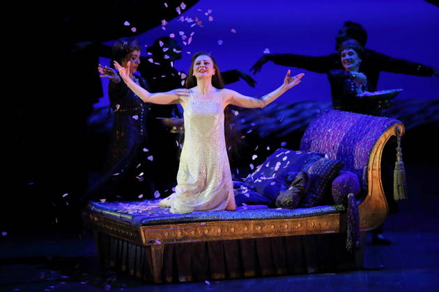 Elena Tsallagova (als Cleopatra) während der Fotoprobe für Giulio Cesare in Egitto in der Deutschen Oper in Berlin, 22. April 2026. Dramma per musica in drei Akten von Georg Friedrich Händel. Musikalische Leitung Alessandro Quarta. Inszenierung David McVicar. Bühne Robert Jones. Kostüme Brigitte Reiffenstuel. Premiere ist am 25. April 2026. Deutsche Oper Berlin Giulio Cesare in Egitto