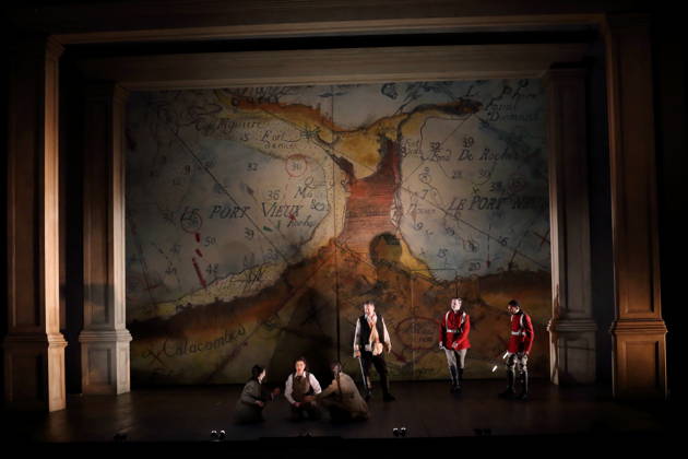 Elena Tsallagova (links als Cleopatra) und Christophe Dumaux (mittig als Giulio Cesare) sowie Ensemble während der Fotoprobe für Giulio Cesare in Egitto in der Deutschen Oper in Berlin, 22. April 2026. Dramma per musica in drei Akten von Georg Friedrich Händel. Musikalische Leitung Alessandro Quarta. Inszenierung David McVicar. Bühne Robert Jones. Kostüme Brigitte Reiffenstuel. Premiere ist am 25. April 2026. Deutsche Oper Berlin Giulio Cesare in Egitto