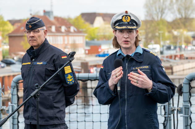 23.04.2026, Kiel, Marinestützpunkt Wik. Pressetermin bei der Deutschen Marine mit dem Schwerpunkt Minenabwehr. Der Inspekteur der Marine, Vizeadmiral Jan Christian Kaack und die Kommandeurin des 3. Minensuchgeschwaders, Fregattenkapitän Inka von Puttkamer stellen die Fähigkeiten und die besondere Bedeutung der Minenabwehrkräfte und deren Einsatzmöglichkeiten vor. Kiel Schleswig-Holstein Deutschland