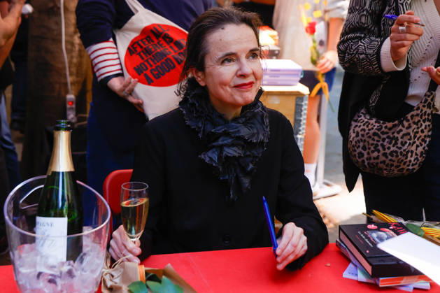 Writer Amelie Nothomb signs copies of her books at the Fira de Llibres de Sant Jordi, 23 April 2026, in Barcelona, Catalonia Spain Today, Thursday 23 April 2026, Barcelona celebrates the Diada de Sant Jordi, one of the most emblematic festivities in Catalonia, where the city is filled with books and roses 23 APRIL 2026 Kike Rincó Espana  Copyright: xKikexRinconx 7465329