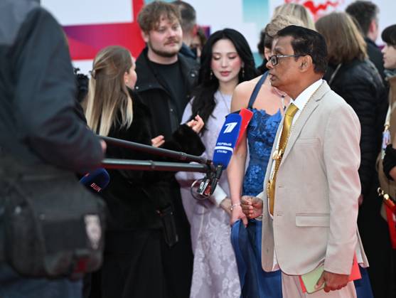 Russia Moscow International Film Festival 9150170 23.04.2026 Main Competition Jury Chairman Sri Lankan filmmaker Prasanna Vithanage talk to the media before the closing ceremony of the 48th Moscow International Film Festival (MIFF) in Moscow, Russia. Ekaterina Chesnokova Sputnik Moscow Russia  Copyright: xEkaterinaxChesnokovax