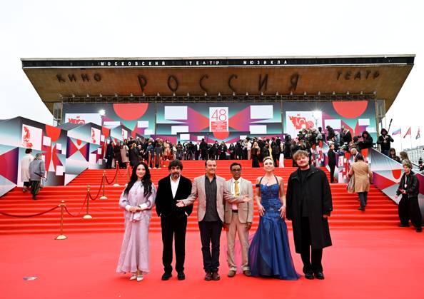 Russia Moscow International Film Festival 9150173 23.04.2026 From left, Main Competition Jury members Chinese singer and actress Jin Sha, Turkish film director, screenwriter, producer Mahmut Fazil Coskun, Basque film director Javier Rebollo, Sri Lankan filmmaker Prasanna Vithanage, Russian actress Darya Yekamasova and Russian film director, screenwriter Ivan Tverdovsky arrive for the closing ceremony of the 48th Moscow International Film Festival (MIFF) in Moscow, Russia. Ekaterina Chesnokova Sputnik Moscow Russia  Copyright: xEkaterinaxChesnokovax