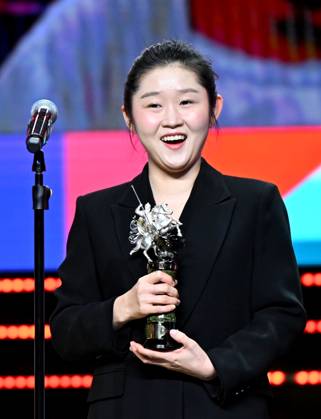 Russia Moscow International Film Festival 9150199 23.04.2026 Chinese film director Huilin An, right, receives the Silver St. George for Best Short Film for her film Nowhere - Yet Somewhere during the closing ceremony of the 48th Moscow International Film Festival (MIFF) in Moscow, Russia. Ekaterina Chesnokova Sputnik Moscow Russia  Copyright: xEkaterinaxChesnokovax
