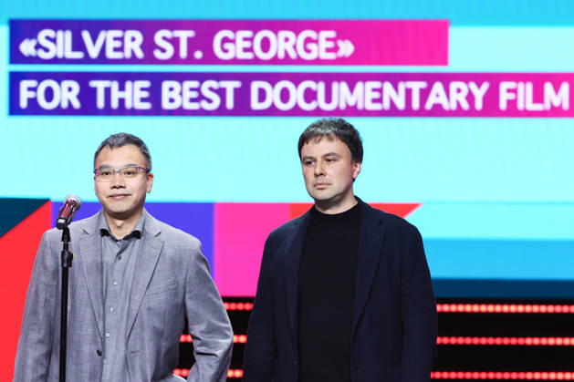 RUSSIA, MOSCOW - APRIL 23, 2026: Documentary film jury chairman Vladimir Golovnev (R) and documentary film jury member Pan Zhiqi attend the closing ceremony of the 48th Moscow International Film Festival at the Rossiya Theatre. Sergei Bulkin TASS  91616088