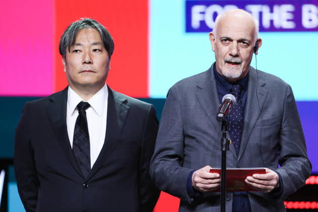 RUSSIA, MOSCOW - APRIL 23, 2026: Short film jury chairman, Greek film director Giorgos Kimoulis (R) and short film jury member, Japanese film director Masaki Inoue attend the closing ceremony of the 48th Moscow International Film Festival at the Rossiya Theatre Moscow Russia  - ZUMAt113 20260423_zaa_t113_477 Copyright: xSergeixBulkinx