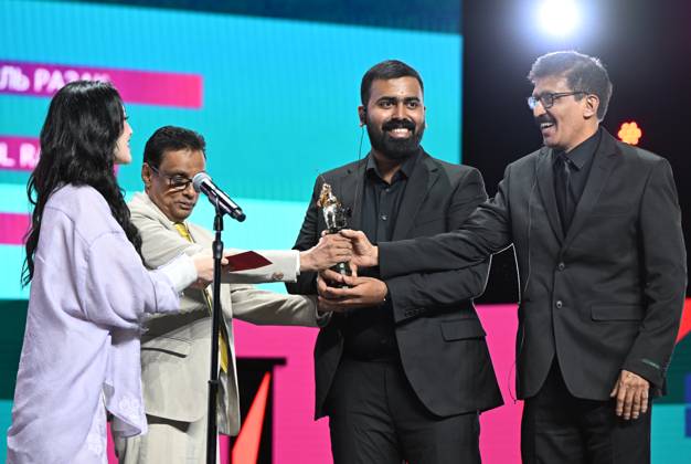 Russia Moscow International Film Festival 9150329 23.04.2026 Film director Fazil Razak, centre, receives the Golden St. George for Best Film for his film Passion during the closing ceremony of the 48th Moscow International Film Festival (MIFF) in Moscow, Russia. Ekaterina Chesnokova Sputnik Moscow Russia  Copyright: xEkaterinaxChesnokovax