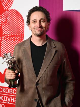 Russia Moscow International Film Festival 9150316 23.04.2026 Actor Sergei Gilev poses for photos with the Silver St. George for the Best Actor received for his role in the film Vygotsky during the closing ceremony of the 48th Moscow International Film Festival (MIFF) in Moscow, Russia. Kirill Zykov Sputnik Moscow Russia  Copyright: xKirillxZykovx