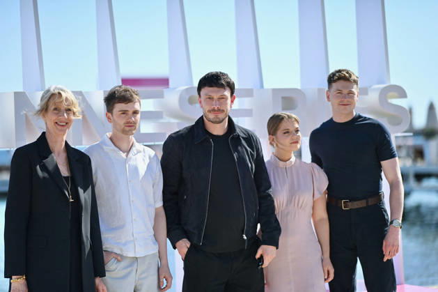 Half Man Photocall - The 9th Cannes Series International Festival. FC CANNES, FRANCE - APRIL 23 Sophie Gardiner, Mitchell Robertson, Richard Gadd, Alexandra Brodski and Stuart Campbell attends the Half Man Photocall at the 9th Cannes Series International Festival at Plage Du Majestic on April 23, 2026 in Cannes, France. Photo by Franck Castel ABACAPRESS.COM Cannes France  Copyright: xCastelxFranck ABACAx