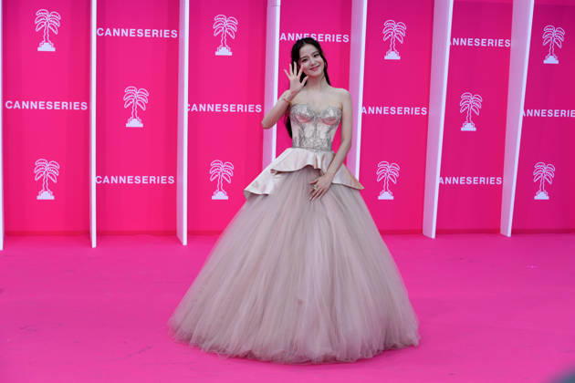 Opening Pink Carpet - The 9th Cannes Series International Festival in Cannes - 23 Apr 2026 Kim Jisoo attends the Opening Pink Carpet at the 9th Cannes Series International Festival. Opening Pink Carpet Canneserie- The 9th Cannes Series International Festival Cannes France Copyright: xGianluigixJoriox xSOPAxImagesx GJorio_23,Pink Carpet_Cannes_23368