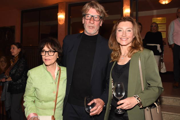 Simone Rethel Heesters Schauspielerin Michael von Au Schauspieler Daniela Kiefer Schauspielerin Muenchen 23.04.2026 Komoedie Bayerischer Hof Premiere Weinprobe fuer Anfaenger Foto Muenchen