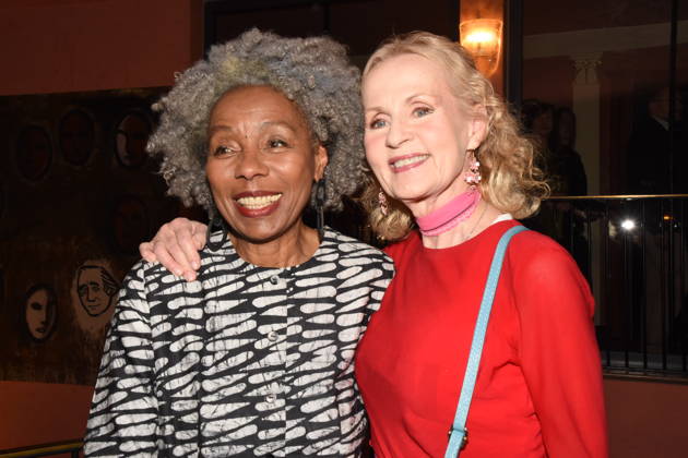 Emmely Woods Schauspielerin Kerstin Fernstroem Schauspielerin Muenchen 23.04.2026 Komoedie Bayerischer Hof Premiere Weinprobe fuer Anfaenger Foto Muenchen