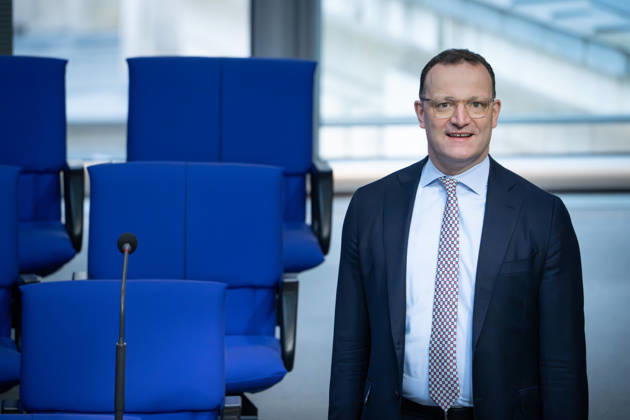 Deutscher Bundestag, 74. Plenarsitzung Jens Spahn (CDU) bei Ankunft im Plenum bei der 74. Sitzung des Deutschen Bundestag in Berlin, 24.04.2026 Berlin Berlin Deutschland