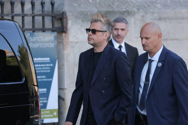 Nathalie Baye Funeral - Paris Benjamin Biolay attending the funeral of French actress Nathalie Baye at Saint Sulpice Church, in Paris, France on April 24, 2026. Photo by Nasser Berzane ABACAPRESS.COM Paris France  Copyright: xBerzanexNasser ABACAx