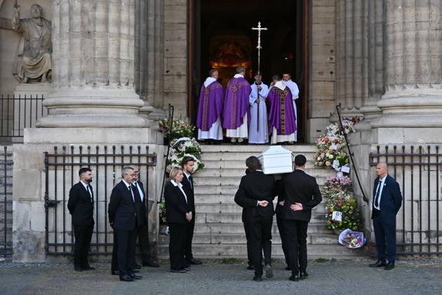 The coffin has arrived. The funeral of French actress Nathalie Baye at the Church of Saint-Sulpice in Paris on 24 April 2026 - 24 04 2026 - France Ile-de-France (region) Paris -  JulienxMattiax xLexPictorium LePictorium_0332272