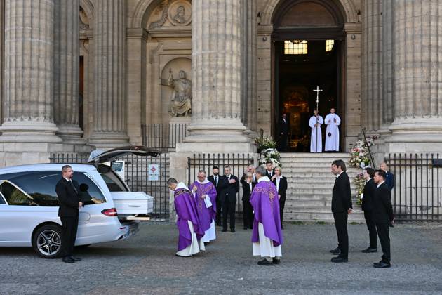 The coffin has arrived. The funeral of French actress Nathalie Baye at the Church of Saint-Sulpice in Paris on 24 April 2026 - 24 04 2026 - France Ile-de-France (region) Paris -  JulienxMattiax xLexPictorium LePictorium_0332277