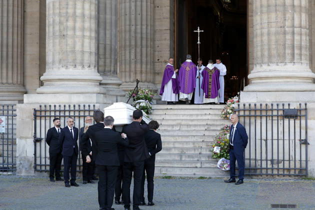 Cercueil blanc de Nathalie Baye Obsèques de Nathalie Baye en léglise Saint Sulpice à Paris le 23 avril 2026 Dominique Jacovides Coadic Guirec Bestimag Funeral of French actress Nathalie Baye at the Saint Sulpice church in Paris on April 23, 2026 Paris France  Copyright: xCOADIC-JACOVIDESx xBESTIMAGExCOADIC-JACOVIDESx xBESTIMAGEx