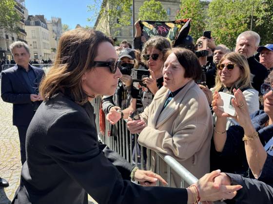 Laura Smet Thanks Public at Nathalie Baye s Funeral - Paris Laura Smet thanks public after Nathalie Baye s funeral at Saint Sulpice Church, in Paris, France on April 24, 2026. Photo by Papixs ABACAPRESS.COM Paris Ile-de-France France  Copyright: xPapixs ABACAx