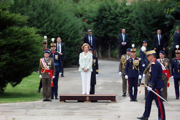 Queen Sofia presides over the ceremony of the solemn Swearing in of civilian personnel Queen Sofia during the ceremony of the solemn Swearing in of civilian personnel at the El Rey de la Guardia Real Barracks, on April 24, 2026, in Madrid Spain The oath or promise before the Flag of Spain is legally established in our legal system, It allows Spaniards who, without wishing to join the Armed Forces on a professional basis, may express their commitment to the defense of Spain, by taking the oath or pledge before the Spanish Flag, as a prerequisite for the acquisition of the status of professional military personnel.  Copyright: xÃngelxDiazxBrinasx 7467756
