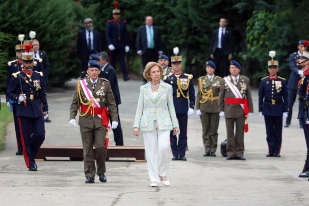 Queen Sofia presides over the ceremony of the solemn Swearing in of civilian personnel Queen Sofia during the ceremony of the solemn Swearing in of civilian personnel at the El Rey de la Guardia Real Barracks, on April 24, 2026, in Madrid Spain The oath or promise before the Flag of Spain is legally established in our legal system, It allows Spaniards who, without wishing to join the Armed Forces on a professional basis, may express their commitment to the defense of Spain, by taking the oath or pledge before the Spanish Flag, as a prerequisite for the acquisition of the status of professional military personnel.  Copyright: xÃngelxDiazxBrinasx 7467757