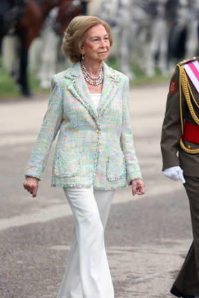 Queen Sofia presides over the ceremony of the solemn Swearing in of civilian personnel Queen Sofia during the ceremony of the solemn Swearing in of civilian personnel at the El Rey de la Guardia Real Barracks, on April 24, 2026, in Madrid Spain The oath or promise before the Flag of Spain is legally established in our legal system, It allows Spaniards who, without wishing to join the Armed Forces on a professional basis, may express their commitment to the defense of Spain, by taking the oath or pledge before the Spanish Flag, as a prerequisite for the acquisition of the status of professional military personnel.  Copyright: xÃngelxDiazxBrinasx 7467770