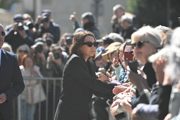 Laura Smet Thanks Public at Nathalie Baye s Funeral - Paris Laura Smet thanks public after Nathalie Baye s funeral at Saint Sulpice Church, in Paris, France on April 24, 2026. Photo by Florian Poitout ABACAPRESS.COM Paris Ile-de-France France  Copyright: xPoitoutxFlorian ABACAx