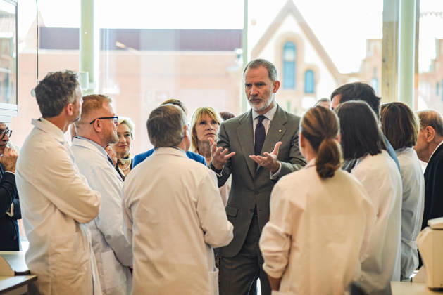 The King inaugurates the CaixaResearch Institute in Barcelona King Felipe VI d , during the inauguration of the CaixaResearch Institute, on April 24, 2026, in Barcelona, Catalonia Spain The CaixaResearch Institute is the first Spanish research center specialized in immunology, focused on the study of the immune system and how it relates to the most prevalent diseases -such as neurological, oncological or infectious diseases- also taking into account the impact of environmental factors 24 APRIL 2026 Barcelona Barcelona Barcelona Spain  Copyright: xAlbertoxParedesx 7467918