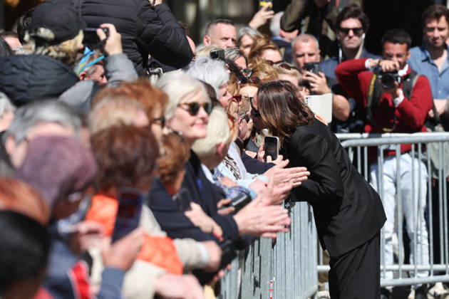 Laura Smet Exiting the funeral of Nathalie Baye at the Saint Sulpice church in Paris on April 23, 2026 Dominique Jacovides Coadic Guirec Bestimage Exiting the funeral of Nathalie Baye at the Saint Sulpice church in Paris on April 23, 2026 Paris France  Copyright: xCOADIC-JACOVIDESx xBESTIMAGExCOADIC-JACOVIDESx xBESTIMAGEx