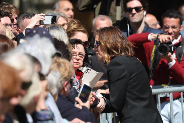 Laura Smet Exiting the funeral of Nathalie Baye at the Saint Sulpice church in Paris on April 23, 2026 Dominique Jacovides Coadic Guirec Bestimage Exiting the funeral of Nathalie Baye at the Saint Sulpice church in Paris on April 23, 2026 Paris France  Copyright: xCOADIC-JACOVIDESx xBESTIMAGExCOADIC-JACOVIDESx xBESTIMAGEx
