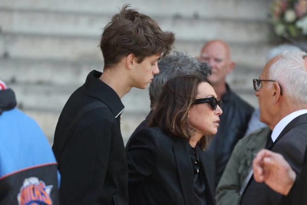 Laura Smet and her husbands son Exiting the funeral of Nathalie Baye at the Saint Sulpice church in Paris on April 23, 2026 Dominique Jacovides Coadic Guirec Bestimage Exiting the funeral of Nathalie Baye at the Saint Sulpice church in Paris on April 23, 2026 Paris France  Copyright: xCOADIC-JACOVIDESx xBESTIMAGExCOADIC-JACOVIDESx xBESTIMAGEx