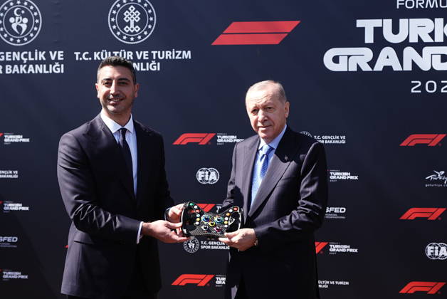 Turkish President Recep Tayyip Erdogan attends F1 Turkiye GP debut ISTANBUL, TURKIYE - APRIL 24: Turkish President Recep Tayyip Erdogan (R) attends the launch of Formula 1 Grand Prix of Turkiye held outside the Dolmabahce Presidential Office in Istanbul, Turkiye on April 24, 2026. Hakan Akgun Anadolu Istanbul Turkey. Editorial use only. Please get in touch for any other usage.  Copyright: x2026xAnadoluxHakanxAkgunx