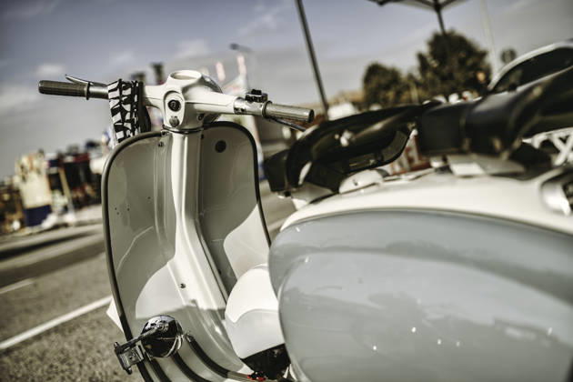 Rome, italy 10 september 2025: classic white and light blue vespa scooters parked on a sunny city street, evoking retro travel, italian style and freedom Vintage vespa scooters parked outdoors, celebrating classic lifestyle Copyright: xx 1470