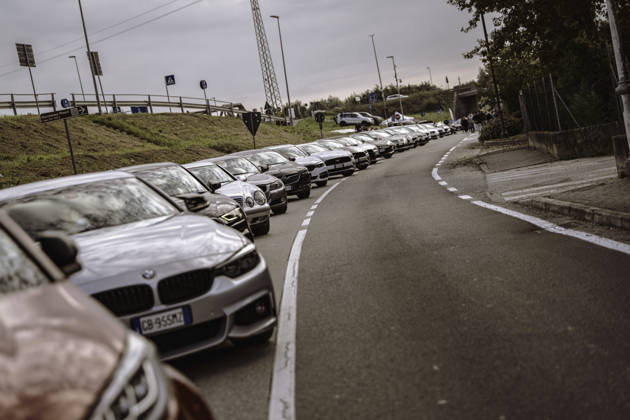 Rome, italy 10 september 2025: cars lining up along a curved road, waiting for entry to a car show or event. Representing traffic, transportation, and queuing Cars queuing on street for car event Copyright: xx 1662