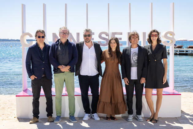 9th Cannes Series - The Oligarchie And The Art Dealer Photocall Andreas Dalsgaard, Christoph Jörg, Inès Bensalem, Ezra Chowaiki, Antoine Harari, and guests attend the The Oligarchie And The Art Dealer Photocall at the 9th Canneseries International Festival on April 24, 2026 in Cannes, France Photo by Shootpix ABACAPRESS.COM Cannes France  Copyright: xShootpix ABACAx