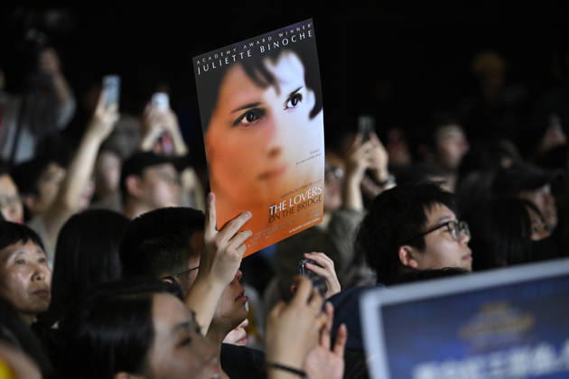 (260424) -- BEIJING, April 24, 2026 -- A man holds a poster of a film starring Juliette Binoche at the Juliette Binoche Masterclass held during the 16th Beijing International Film Festival (BJIFF), in Beijing, capital of China, April 24, 2026. Themed A Journey Without Borders: Juliette Binoche s Artistic Exploration , the event featured the professional experience and artistic insights of renowned French actress Juliette Binoche. Binoche is also the jury president of the 16th Tiantan Award of the BJIEF. ) CHINA-BEIJING-BJIFF-JULIETTE BINOCHE MASTERCLASS (CN) LixXin 