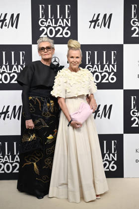 STOCKHOLM, SWEDEN 20260424 Eva Dahlgren and Efva Attling arrive at the Elle gala at the Grand Hotel on Friday STOCKHOLM SWEDEN x10080x  Copyright: xFredrikxSandberg TTx ELLE GALAN 2026 EqAO34AyvIw
