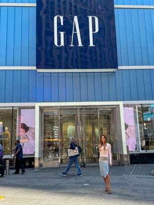 RECORD DATE NOT STATED Victoria Beckham visits NYC Store for GAP x Victoria Beckham Launch (NEW) Victoria Beckham Visits Gap NYC Store for Gap x Victoria Beckham Launch. April 24, 2026, New York, USA. Victoria Beckham visits a Gap Inc. store in New York City amid the launch of the Gap x Victoria Beckham clothing collaboration. Mandatory Credit: Jeff Rivera The News2(Foto: Jeff Rivera Thenews2 imago images) Victoria Beckham visits NYC Store for GAP x Victoria Beckham Launch  Copyright: xJeffxRiverax