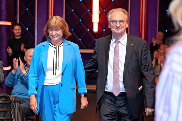 MDR - Riverboat. Dr. Reiner Haseloff ( Ministerpräsident a. D. von Sachsen-Anhalt ) mit seiner Ehefrau Dr. Gabriele Haselhoff anläßlich der Aufzeichnung der MDR - Talkshow Riverboat am 24.04.2026 in der Mediacity Leipzig. 20260424ADO0017