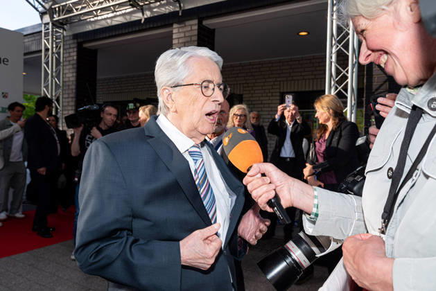 Frank Elstner, Grimme-Preis 2026: Prominenz und starke Bilder von der Gala in Marl 7aIMG: 0555528 Grimme-Preis 2026: Prominenz und starke Bilder von der Gala in MarlNordrhein-Westfalen, Marl, Deutschland Copyright: 7aktuell.dex xMarcxGruber 0555528 20260424_7a_grimme26_555528