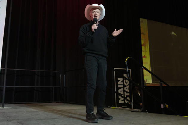 April 24, 2026, Calgary, Alberta, CANADA: Anthony Daniels speaks onstage during a panel at Calgary Expo 2026 at Stampede Park in Calgary, Alberta, Canada, April 2026. Calgary CANADA - ZUMAr123 20260424_zap_r123_009 Copyright: xBadenxRothx