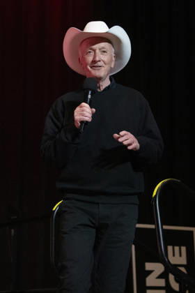 April 24, 2026, Calgary, Alberta, CANADA: Anthony Daniels speaks onstage during a panel at Calgary Expo 2026 at Stampede Park in Calgary, Alberta, Canada, April 2026. Calgary CANADA - ZUMAr123 20260424_zap_r123_008 Copyright: xBadenxRothx