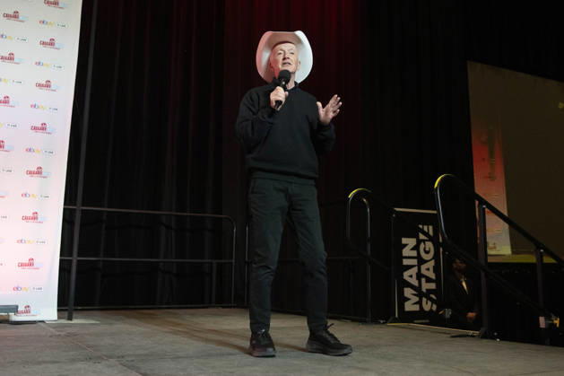 April 24, 2026, Calgary, Alberta, CANADA: Anthony Daniels speaks onstage during a panel at Calgary Expo 2026 at Stampede Park in Calgary, Alberta, Canada, April 2026. Calgary CANADA - ZUMAr123 20260424_zap_r123_010 Copyright: xBadenxRothx