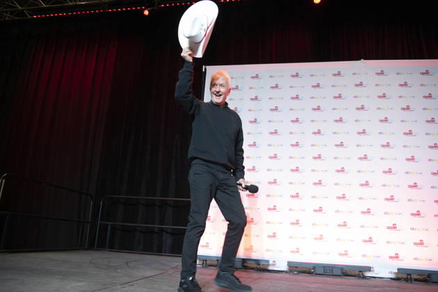 April 24, 2026, Calgary, Alberta, CANADA: Anthony Daniels speaks onstage during a panel at Calgary Expo 2026 at Stampede Park in Calgary, Alberta, Canada, April 2026. Calgary CANADA - ZUMAr123 20260424_zap_r123_012 Copyright: xBadenxRothx