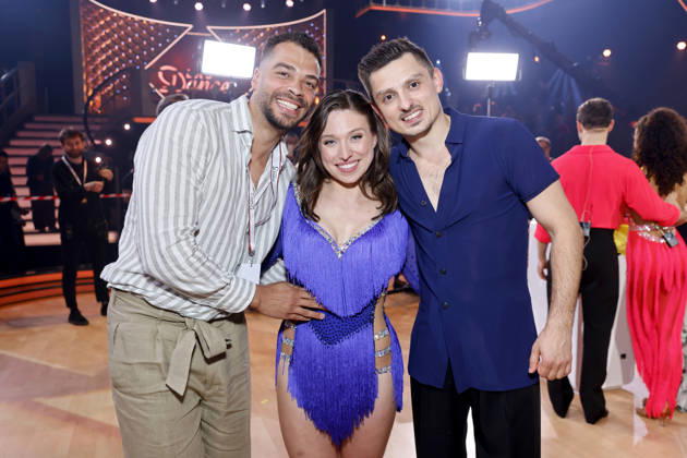 Influencerin Bianca Heinicke (Bibi) und Tänzer Zsolt Sandor Cseke (r) sind erneut ausgeschieden und posieren gemeinsam mit Bibis Freund Lifecoach Timothy Hill (l) bei der siebten Tanzshow der 19. Staffel der RTL-Tanzshow Lets Dance im Coloneum. 24.04.2026 NRW Deutschland Copyright: xChristophxHardtx