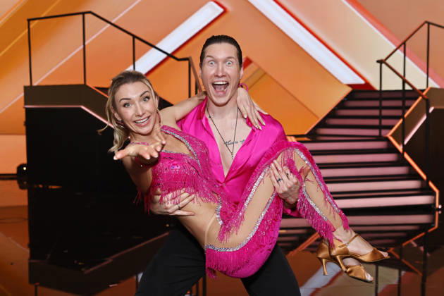 Sängerin Anna-Carina Woitschack und Tänzer Evgeny Vinokurov bei der siebten Tanzshow der 19. Staffel der RTL-Tanzshow Lets Dance im Coloneum. 24.04.2026 NRW Deutschland Copyright: xChristophxHardtx